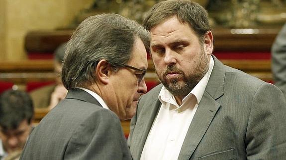 El presidente de la Generalitat, Artur Mas, y el líder de ERC, Oriol Junqueras. 