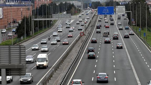 Tráfico en la A-8, a la altura de Barakaldo. 