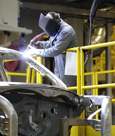 El coste laboral por trabajador cae un 0,5% en el cuarto trimestre