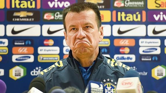 Dunga, en rueda de prensa. 