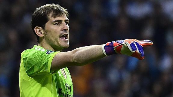 Iker Casillas durante un partido. 