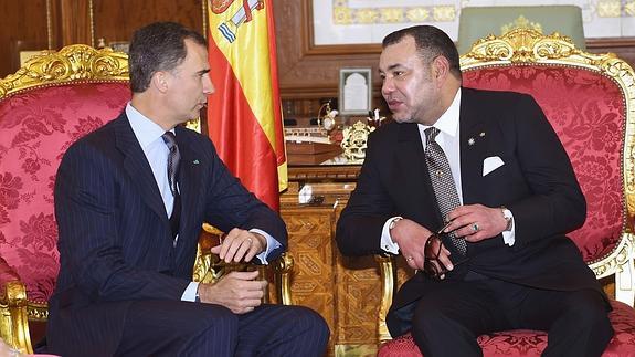 El Rey Felipe VI, junto a Mohamed VI de Marruecos. 