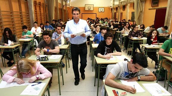 Estudiantes en los examenes de selectividad 