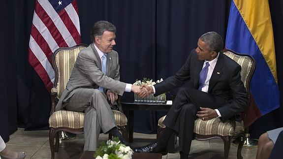 Juan Manuel Santos (L), reunido con su homólogo de Estados Unidos, Barack Obama (d). 