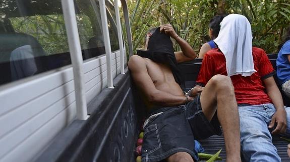 Miembros de la banda Barrio 18 detenidos por la Policía. 