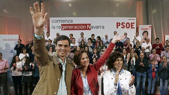 Sánchez (i), durante el acto de hoy en Pamplona.