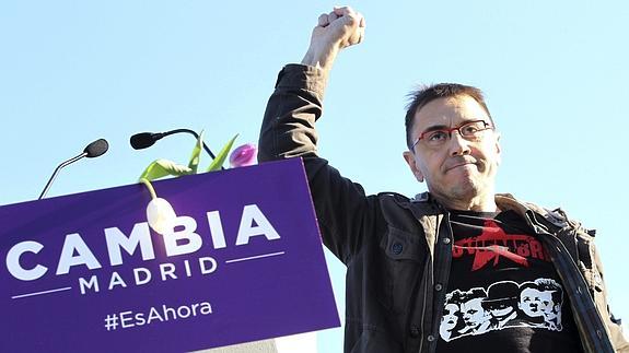 El exdirigente de Podemos Juan Carlos Monedero, durante su intervención en el mitin de cierre de campaña.