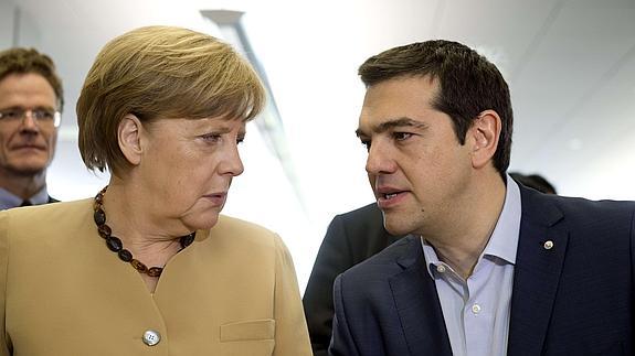 Angela Merkel y Alexis Tsipras, hoy en Riga.