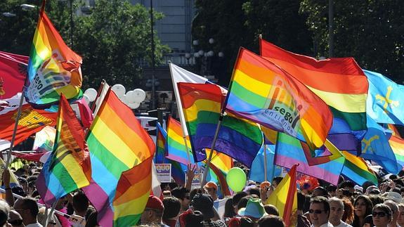 Marcha del orgullo gay por las calles de Madrid.