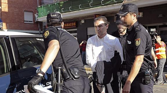 Serafín Castellano a su llegada a los Juzgados de Sagunto 