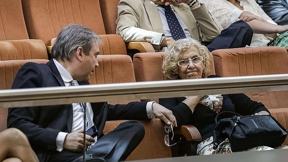 Antonio Miguel Carmona y Manuela Carmena.