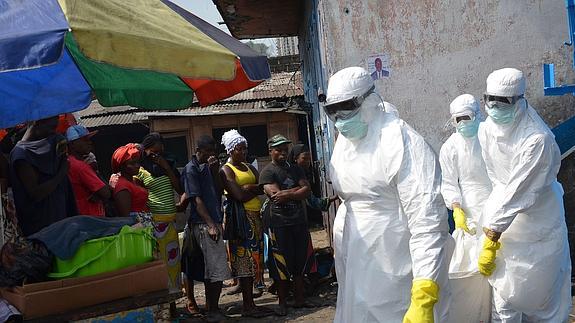 Trabajadores sanitarios de Cruz Roja en Liberia.