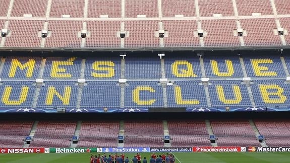 Entrenamiento del Leverkusen en el Camp Nou. 