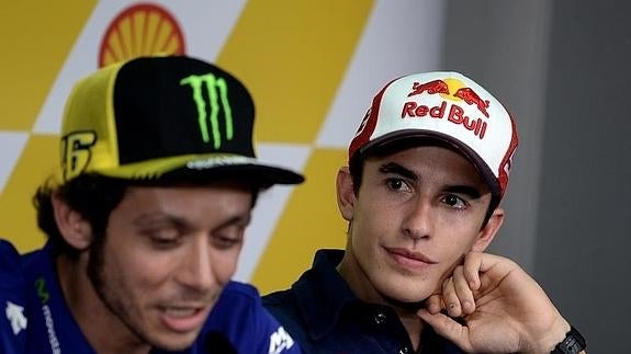 Valentino Rossi (i) y Marc Márquez. 