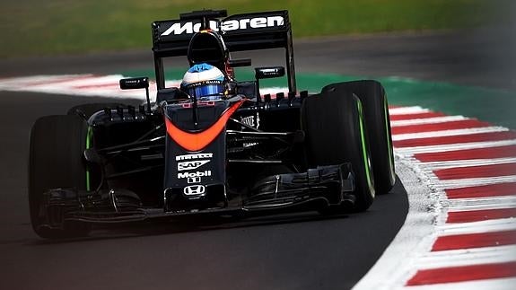 Fernando Alonso pilota en México. 