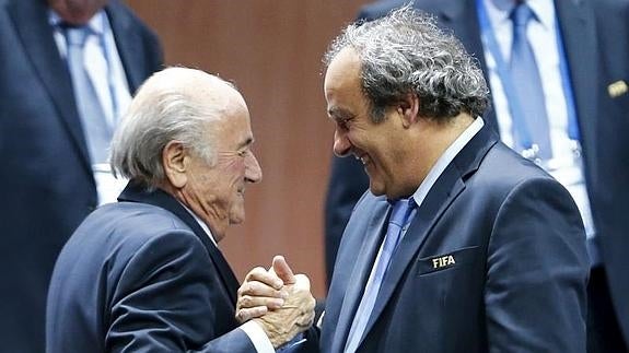 Joseph Blatter (i) y Michel Platini. 