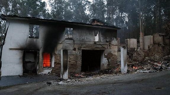 Más de un centenar de incendios siguen activos en Asturias.