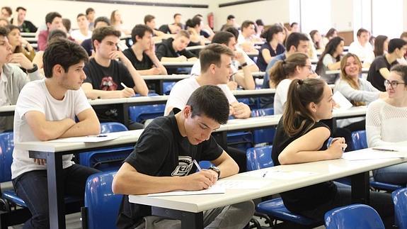 Un estudio en 16 universidades españolas reveló que más de la mitad de los estudiantes españoles presentan ansiedad ante los exámenes. 