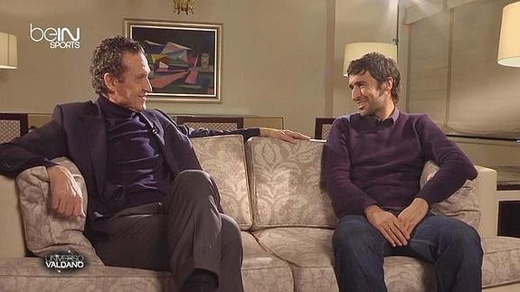 Valdano (i) entrevista a Raúl. 