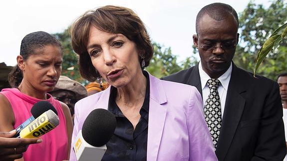 La ministra francesa de Sanidad, Marisol Touraine, durante su viaje a la Guayana francesa. 