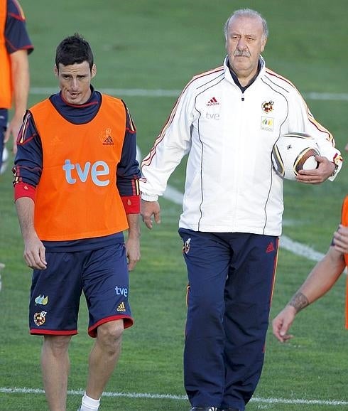 Aduriz (i) y Del Bosque, en una convocatoria previa. 