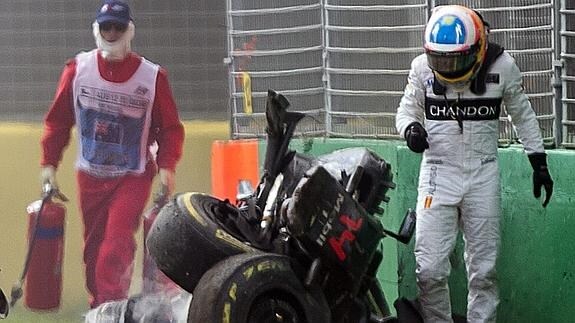 Fernando Alonso, tras el accidente. 