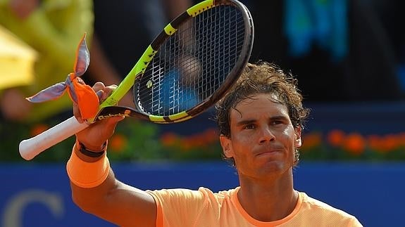 Rafa Nadal saluda al público de Barcelona. 