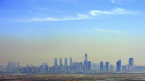 Campana de contaminación sobre la ciudad surcoreana de Incheon.