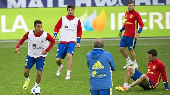 Jugadores de la selección española, en pleno entrenamiento. 