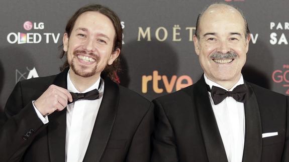 Pablo Iglesias y Antonio Resines, en la noche de los Goya.