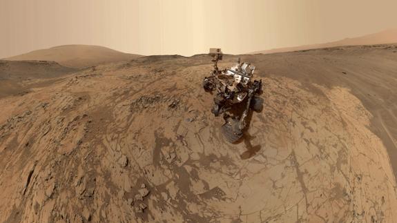 Vista del Curiosity en Marte.