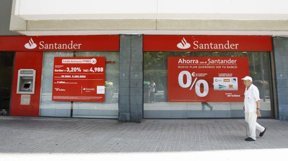 Una oficina del Banco Santander en Barcelona.