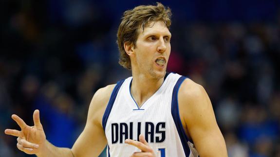 Dirk Nowitzki, durante un partido con Dallas Mavericks. 