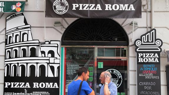 Fachada de la Pizzería Roma en Granada que regentaba Ana Huete junto a su pareja.