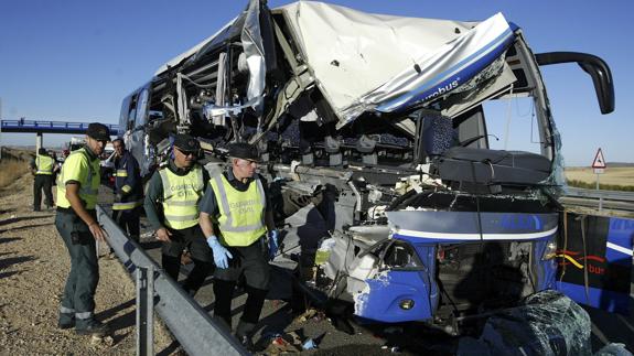 El autobús accidentado.