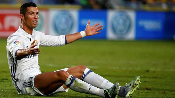 Cristiano Ronaldo se lamenta durante un lance del partido.