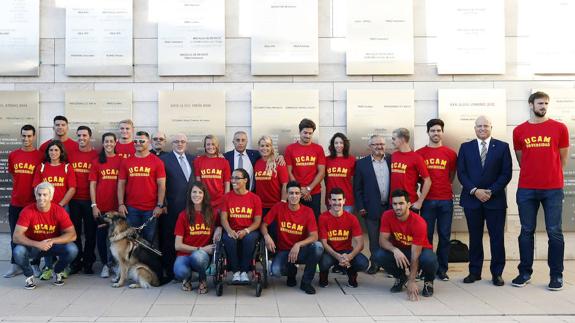 Los medallistas y diplomas de la UCAM, en la sede del Comité Olímpico Español. 