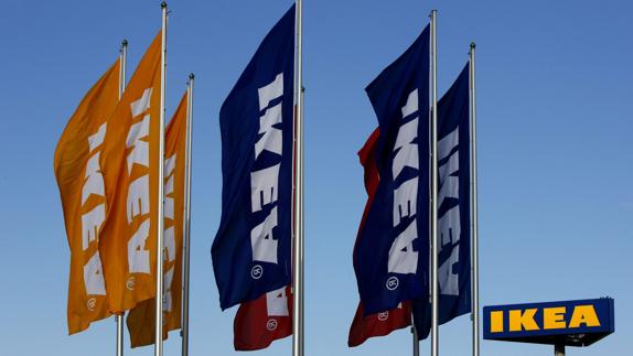 Banderas de Ikea en una de las tiendas de la multinacional sueca.