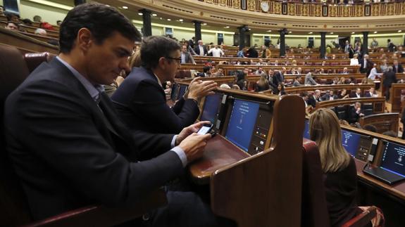 Pedro Sánchez en la segunda sesión del debate de investidura.