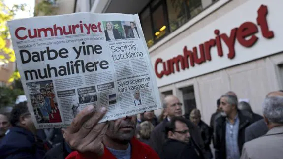 Protestas por el cierre de Cumhuriyet