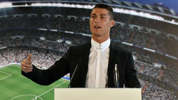 Cristiano Ronaldo, tras firmar su renovación. 