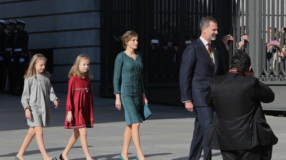 Los Reyes, con sus hijas. 