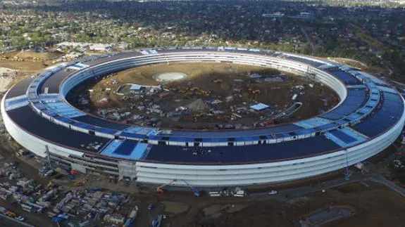 Vista aérea de las obras de la nueva sede de Apple.