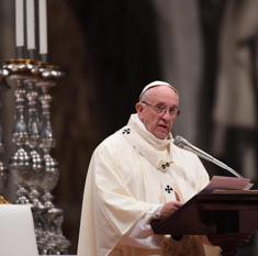 El papa Francisco celebra una misa en la basílica de San Pedro, en El Vaticano.