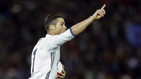 Cristiano Ronaldo celebra uno de sus goles ante el Kashima. 