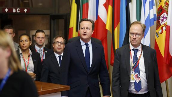 Ivan Rogers (d), junto a David Cameron en una imagen de archivo.