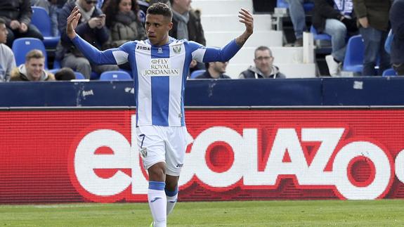 Darwin Machís celebra su gol ante el Granada.