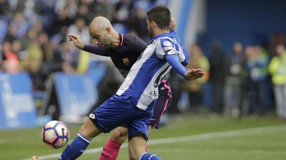 Mascherano y Carles Gil. 