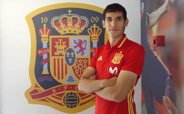 Jesús Vallejo, concentrado con la selección. 