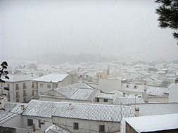Antonio Moreno Pérez envió ayer a Objetivo Málaga esta foto de Alfarnate nevado tomada esa misma tarde.